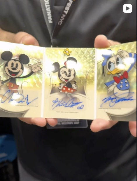 Mickey / Minnie / Donald &mdash; Triple booklet autograph, Topps Disney